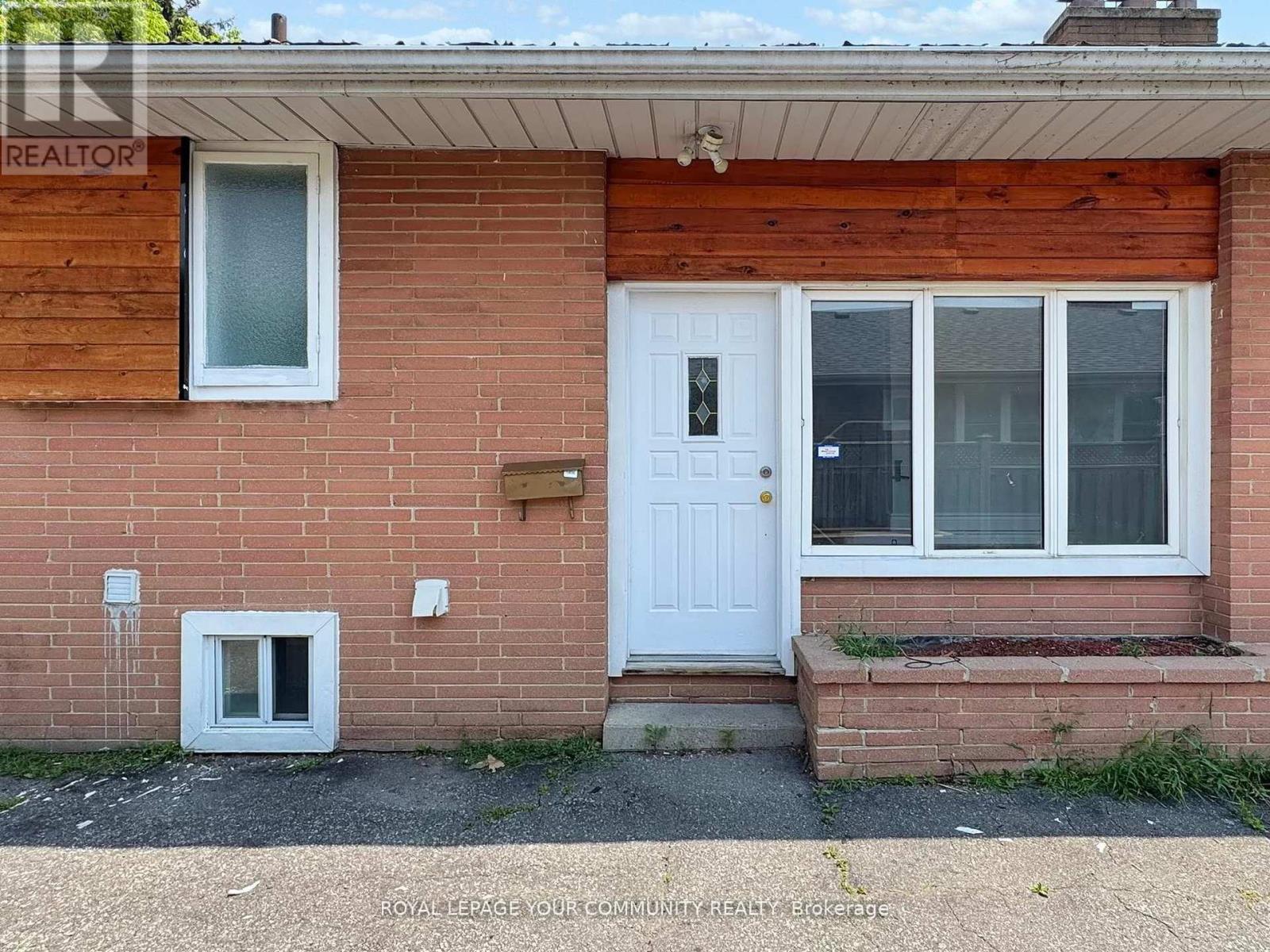 Photo 5 of Main 17 Dobbin Road, Toronto ON