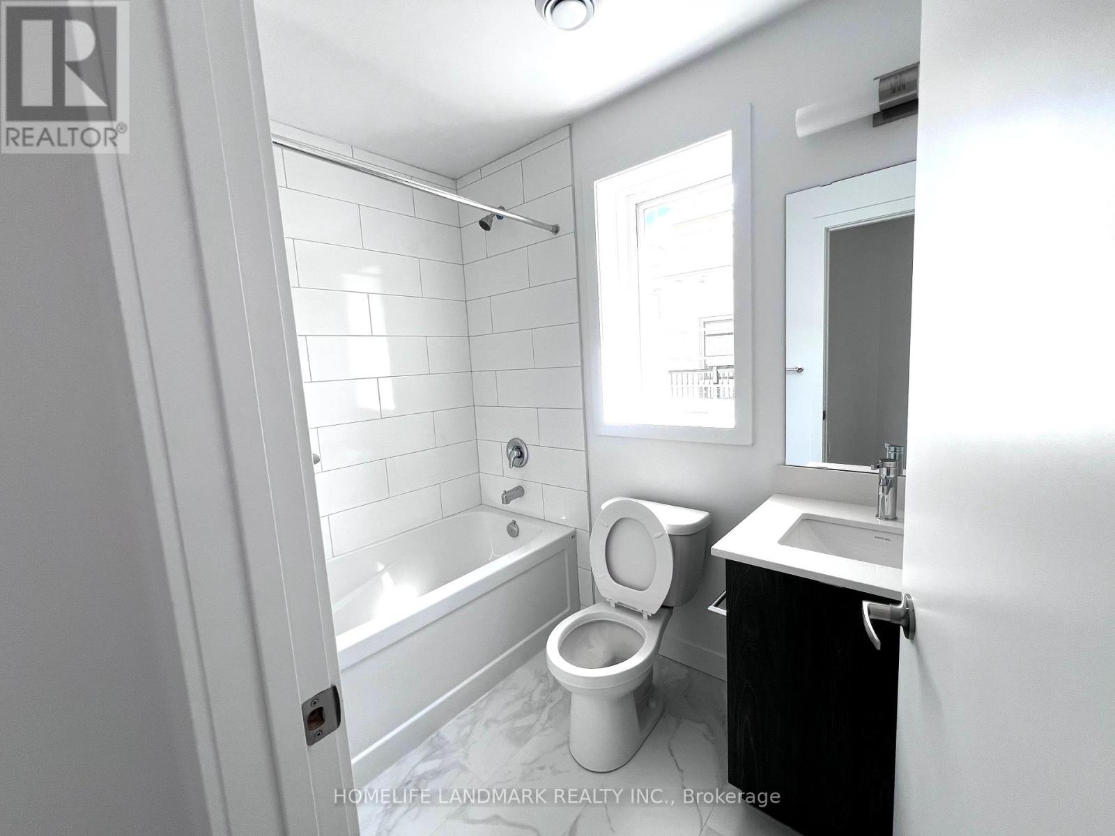Photo 8 of 214 3 Bancroft Lane, Richmond Hill ON