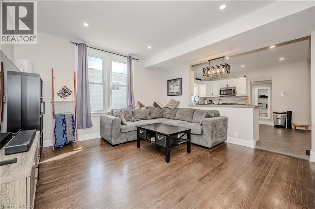 Photo 5 of 126 Poplar Avenue, Acton ON