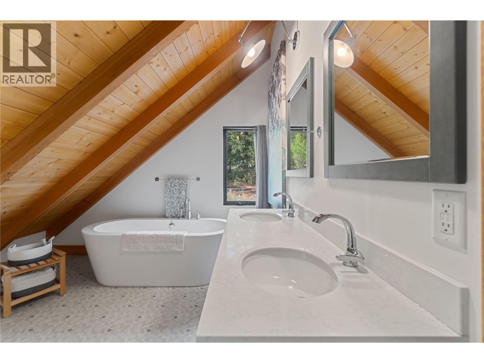 6400 Keyes Avenue, Peachland