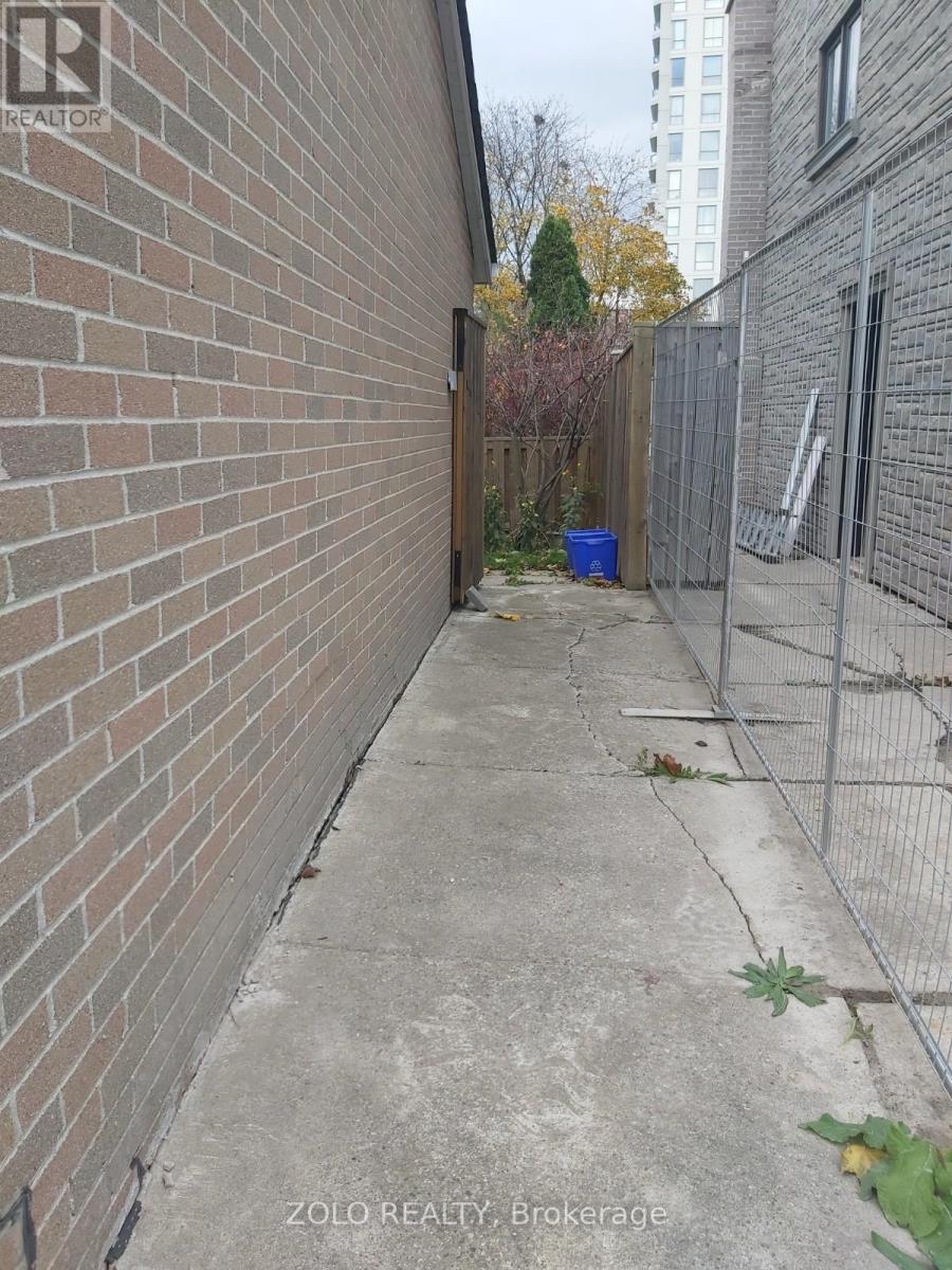 Photo 12 of Basement 12 Glenstroke Drive, Toronto ON