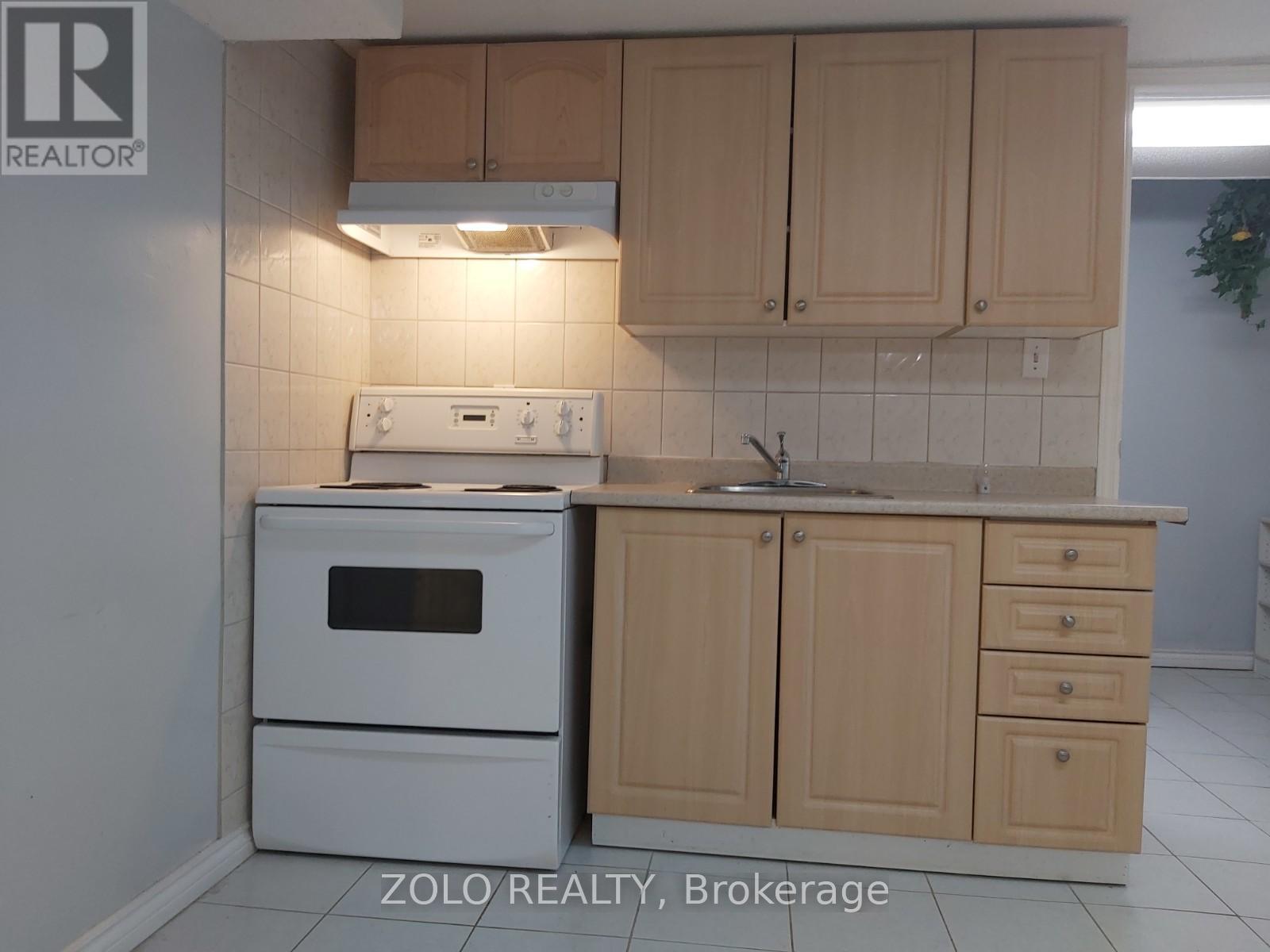 Photo 2 of Basement 12 Glenstroke Drive, Toronto ON