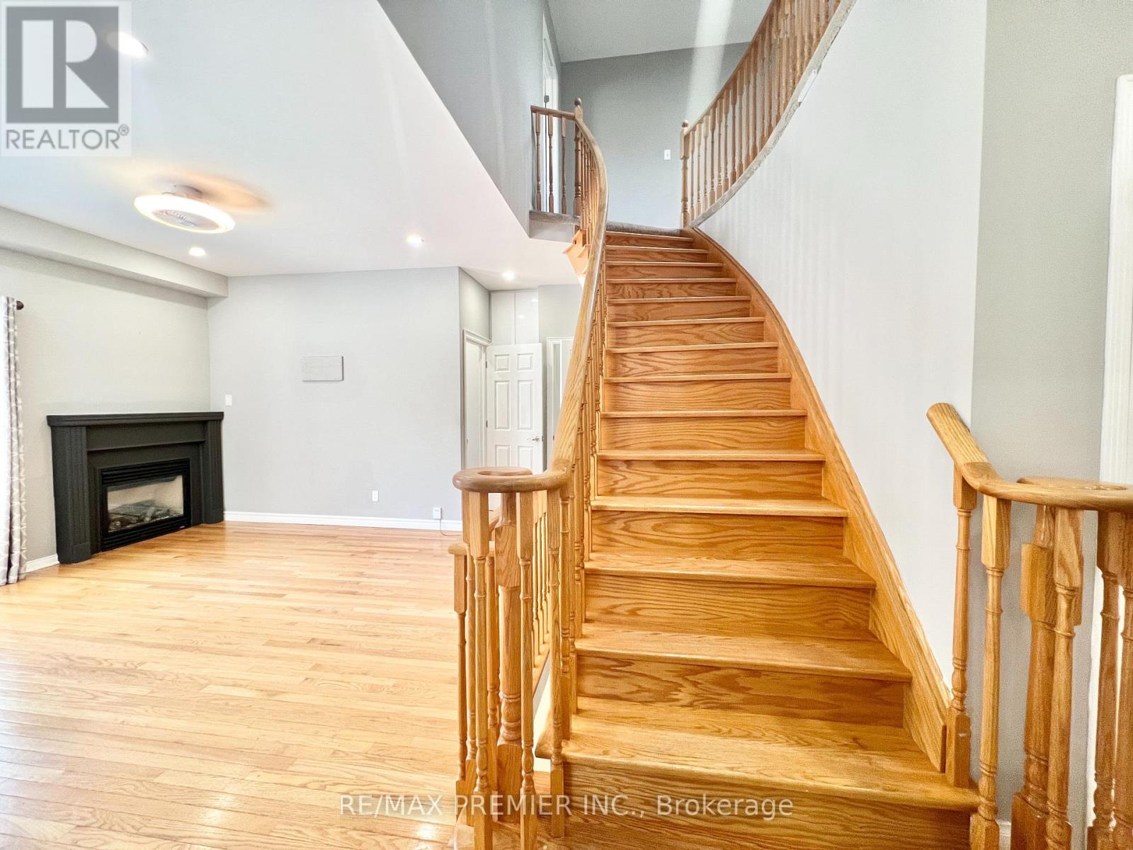 Photo 12 of 155 Penndutch Circle, Whitchurchstouffville ON