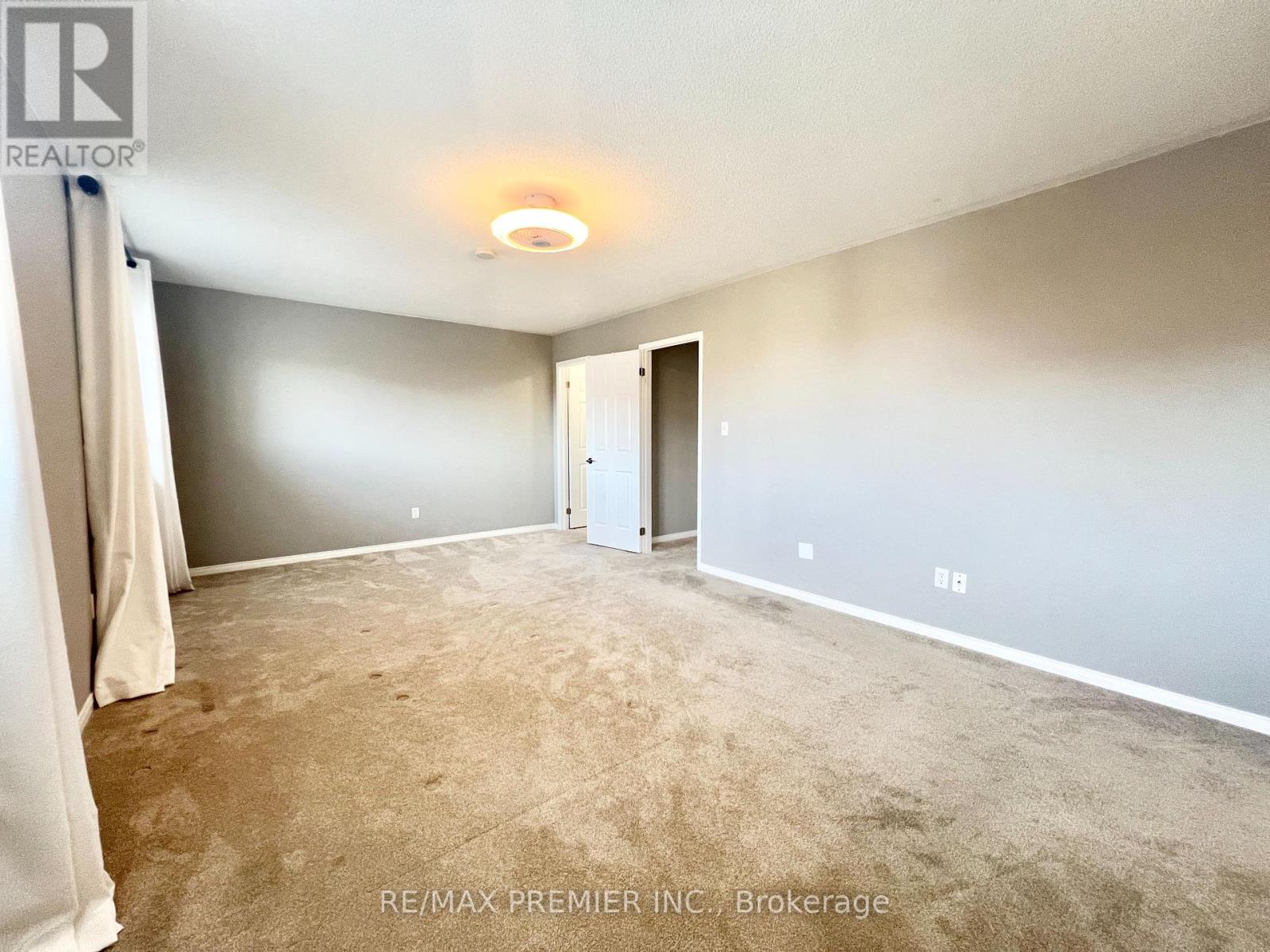 Photo 15 of 155 Penndutch Circle, Whitchurchstouffville ON