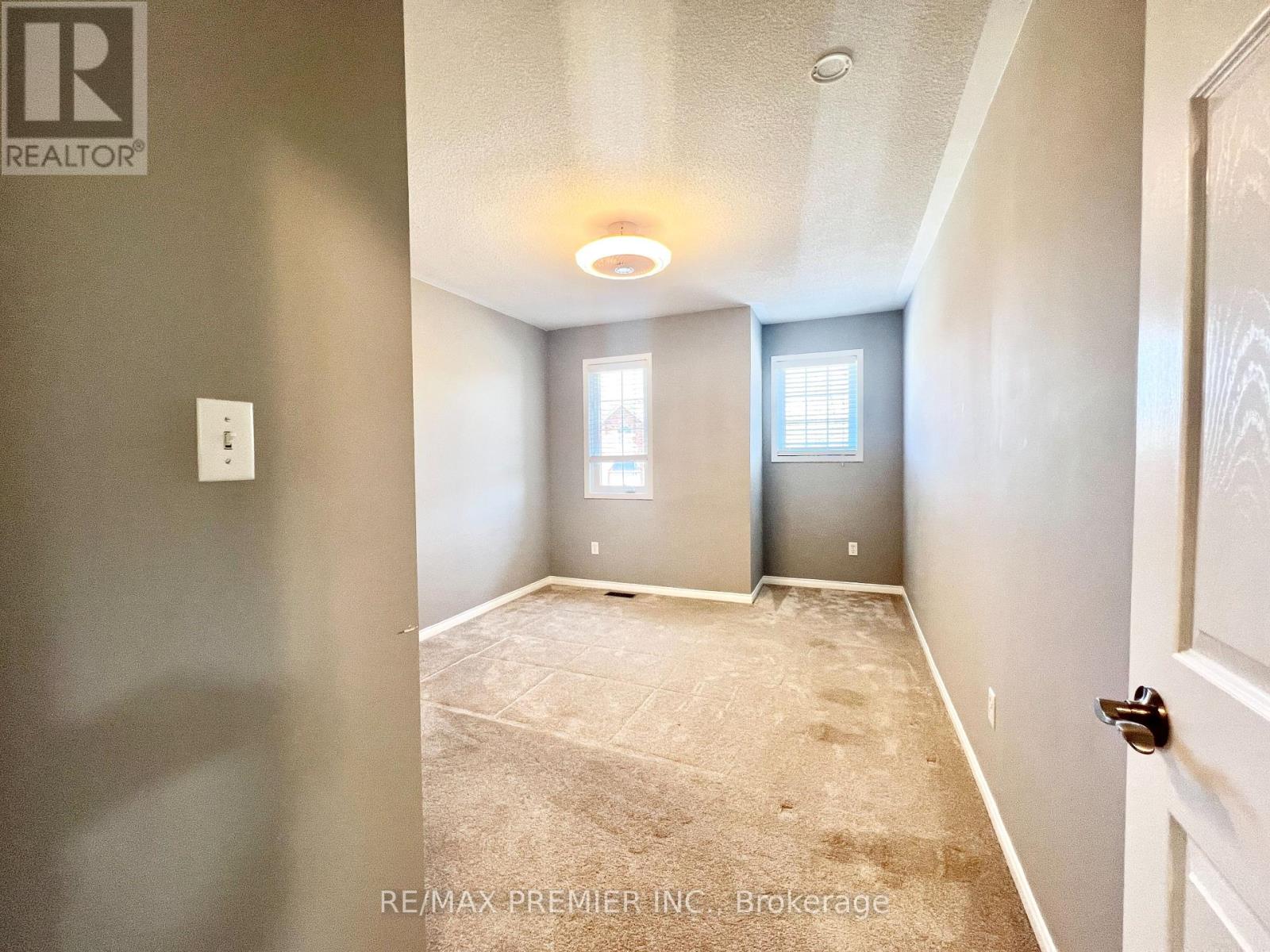 Photo 17 of 155 Penndutch Circle, Whitchurchstouffville ON