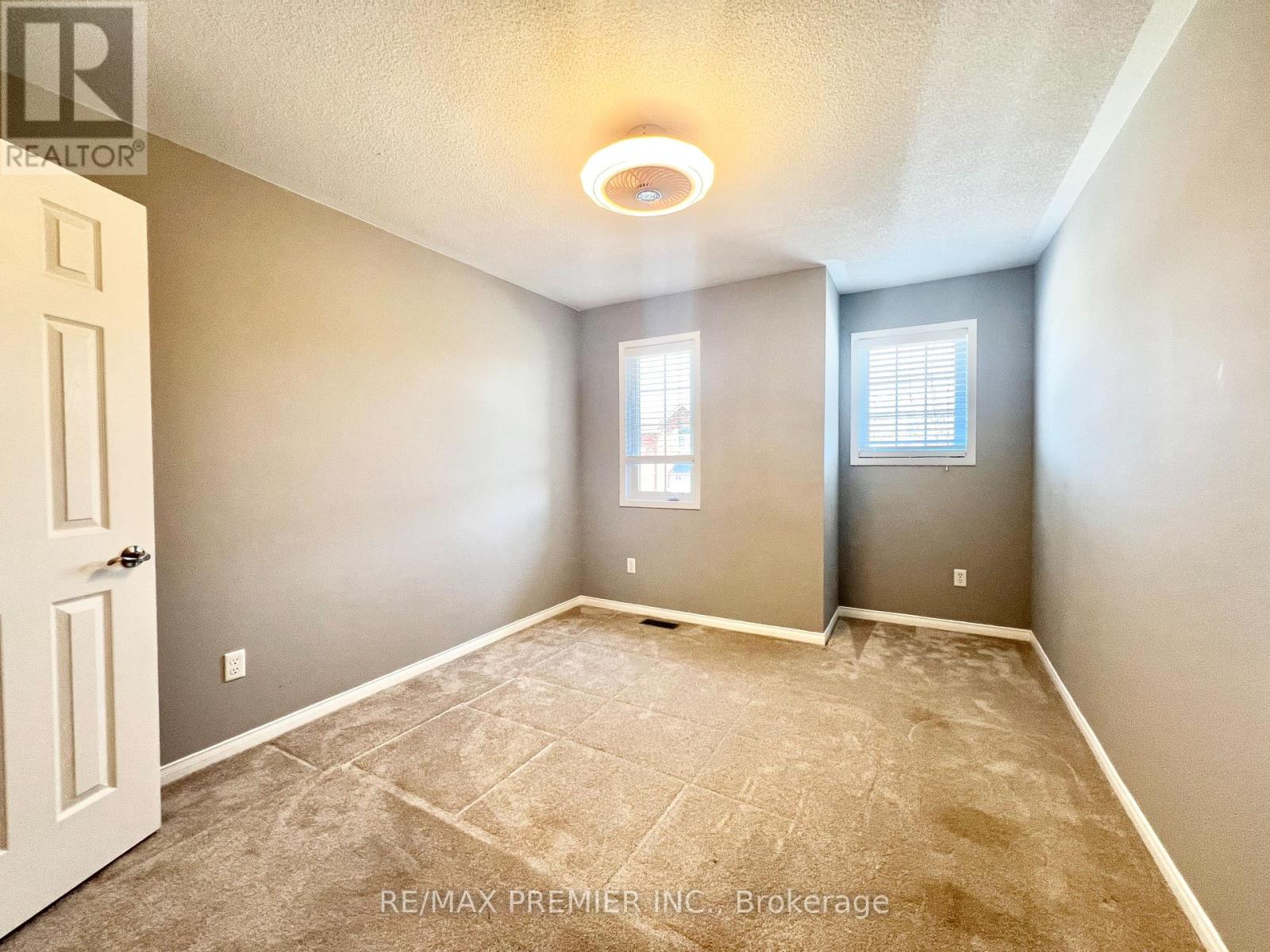 Photo 18 of 155 Penndutch Circle, Whitchurchstouffville ON