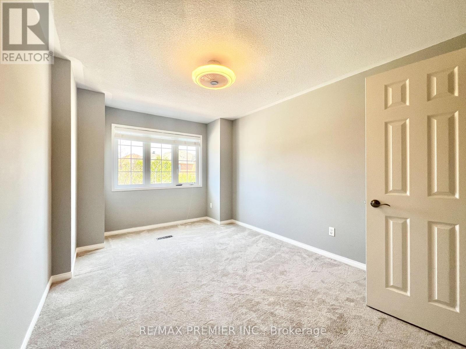 Photo 19 of 155 Penndutch Circle, Whitchurchstouffville ON