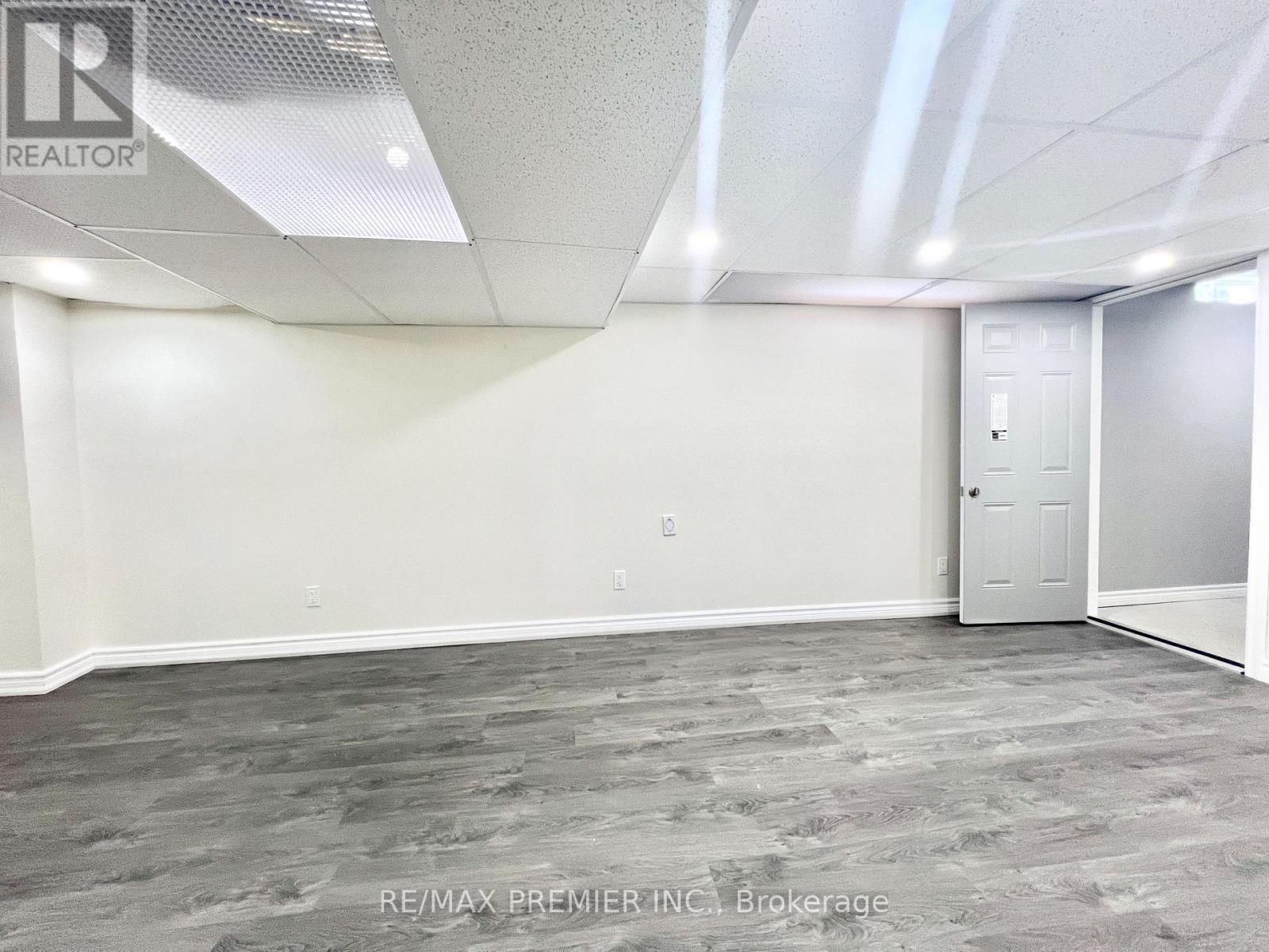 Photo 27 of 155 Penndutch Circle, Whitchurchstouffville ON