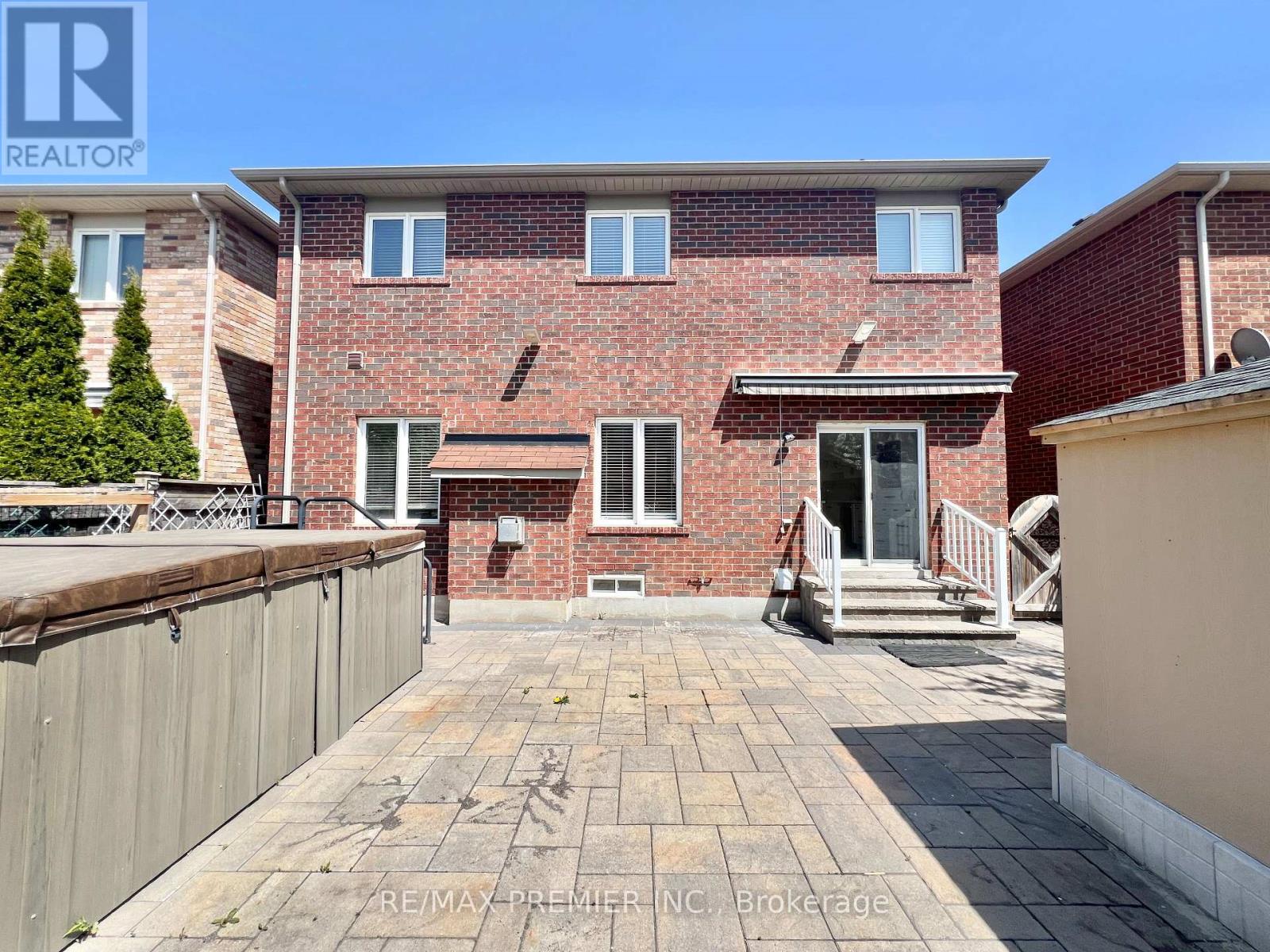 Photo 29 of 155 Penndutch Circle, Whitchurchstouffville ON