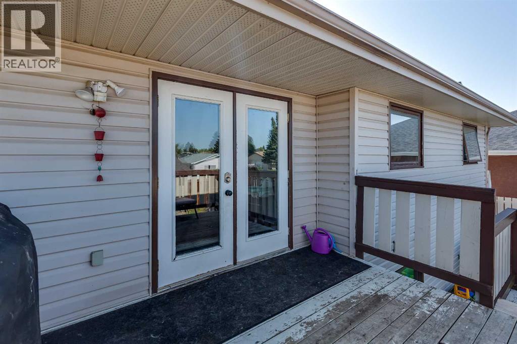 Photo 43 of 4 Harrison, Sylvan Lake AB