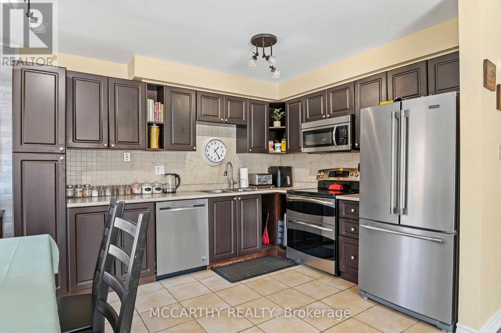 Photo 12 of 300 Shelburne Place, Shelburne ON