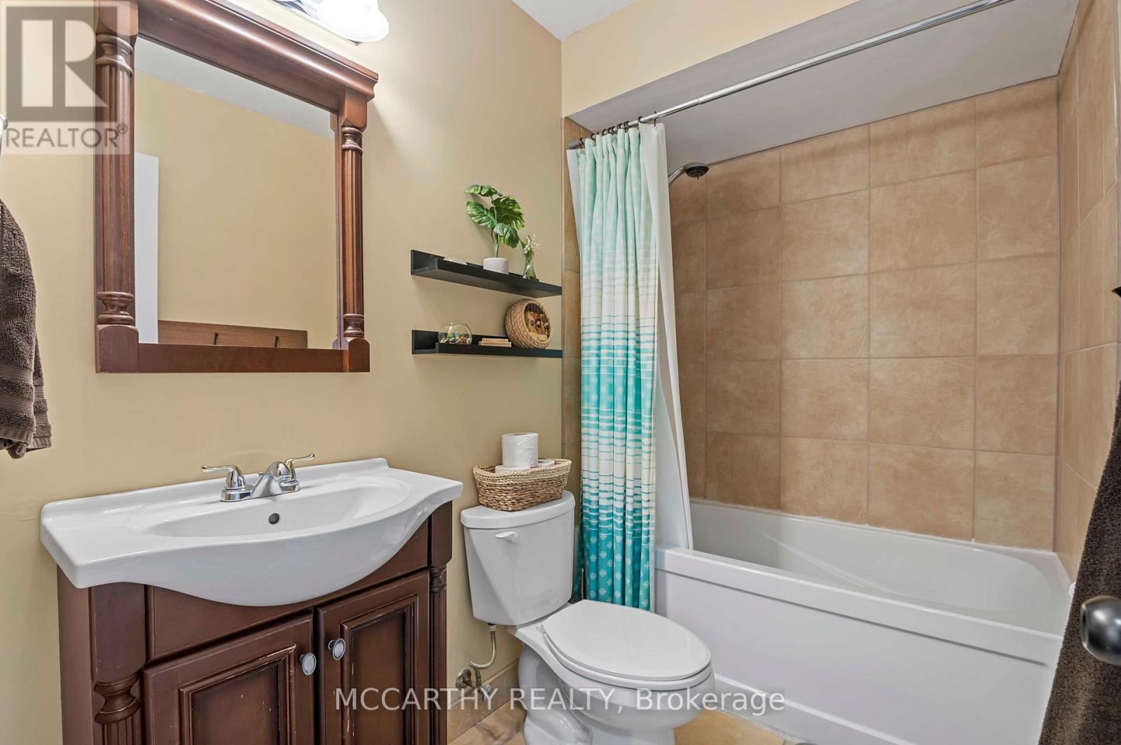 Photo 14 of 300 Shelburne Place, Shelburne ON
