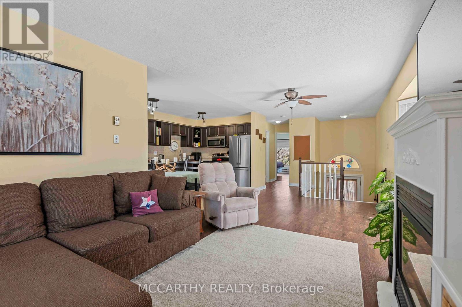 Photo 7 of 300 Shelburne Place, Shelburne ON