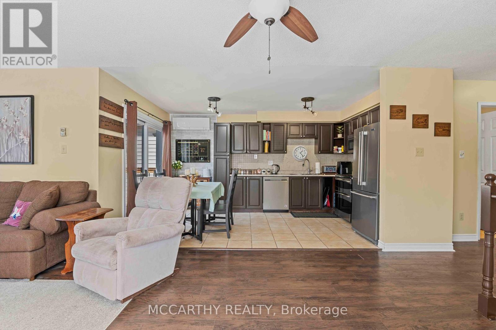 Photo 8 of 300 Shelburne Place, Shelburne ON