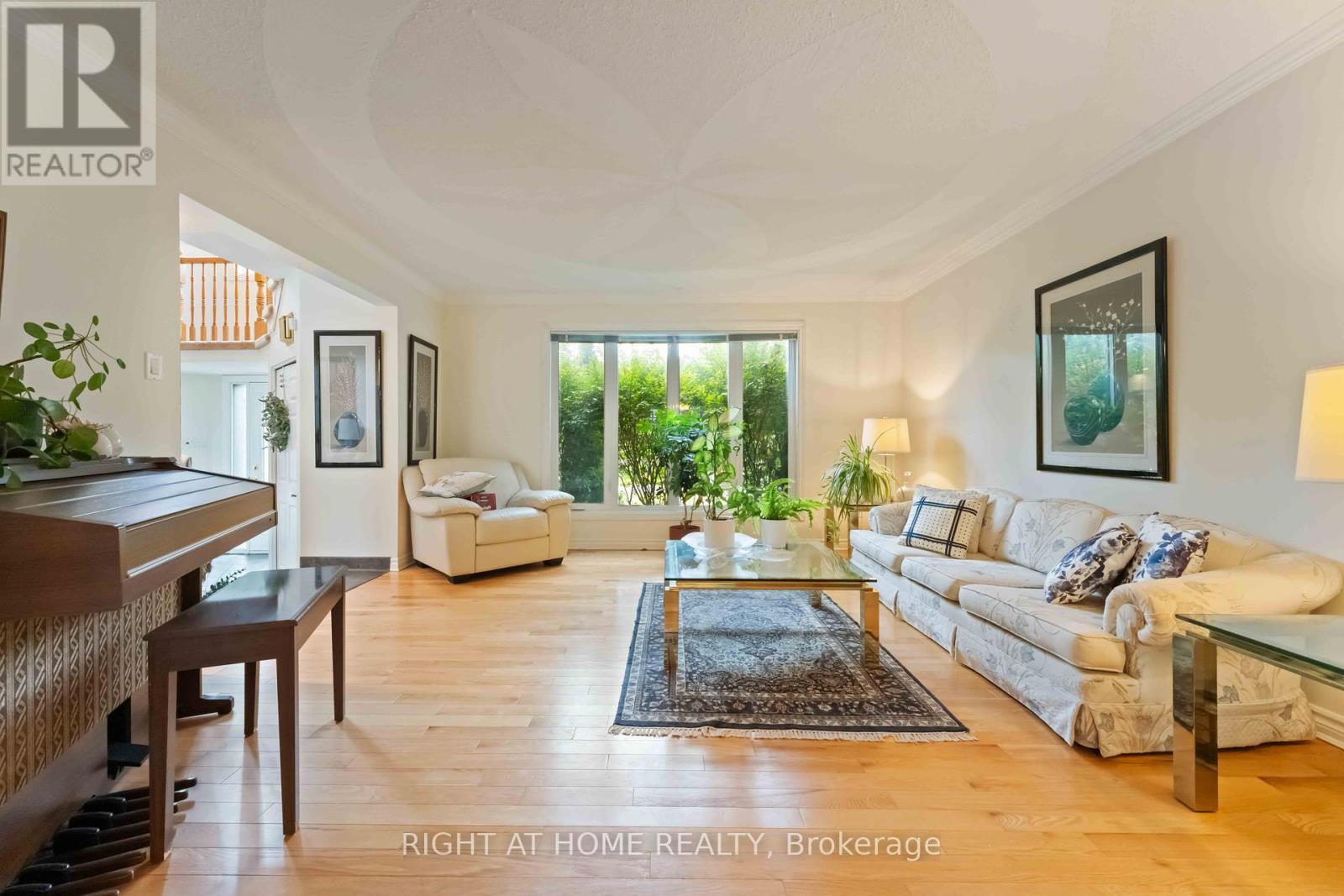 Photo 10 of 730 Canary Street, Ottawa ON