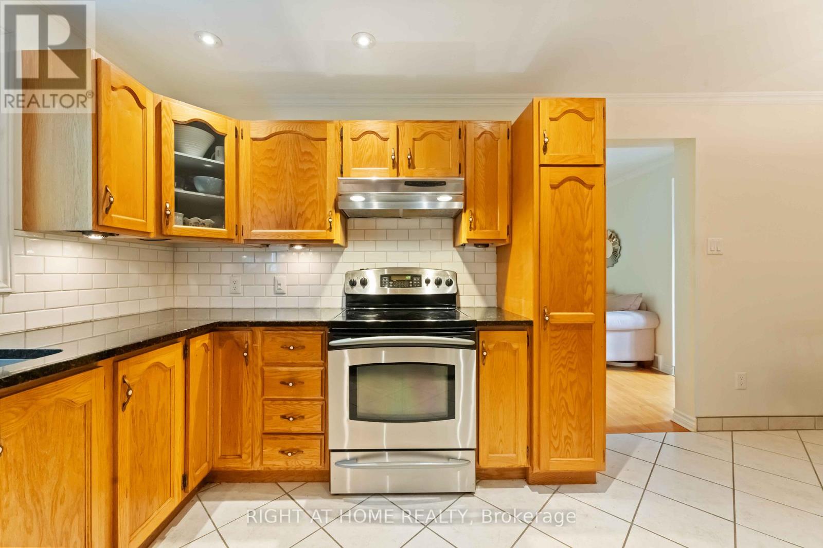 Photo 13 of 730 Canary Street, Ottawa ON