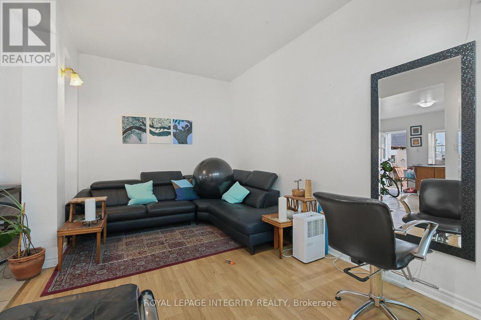 Photo 11 of 6 202 Rochester Street, Ottawa ON