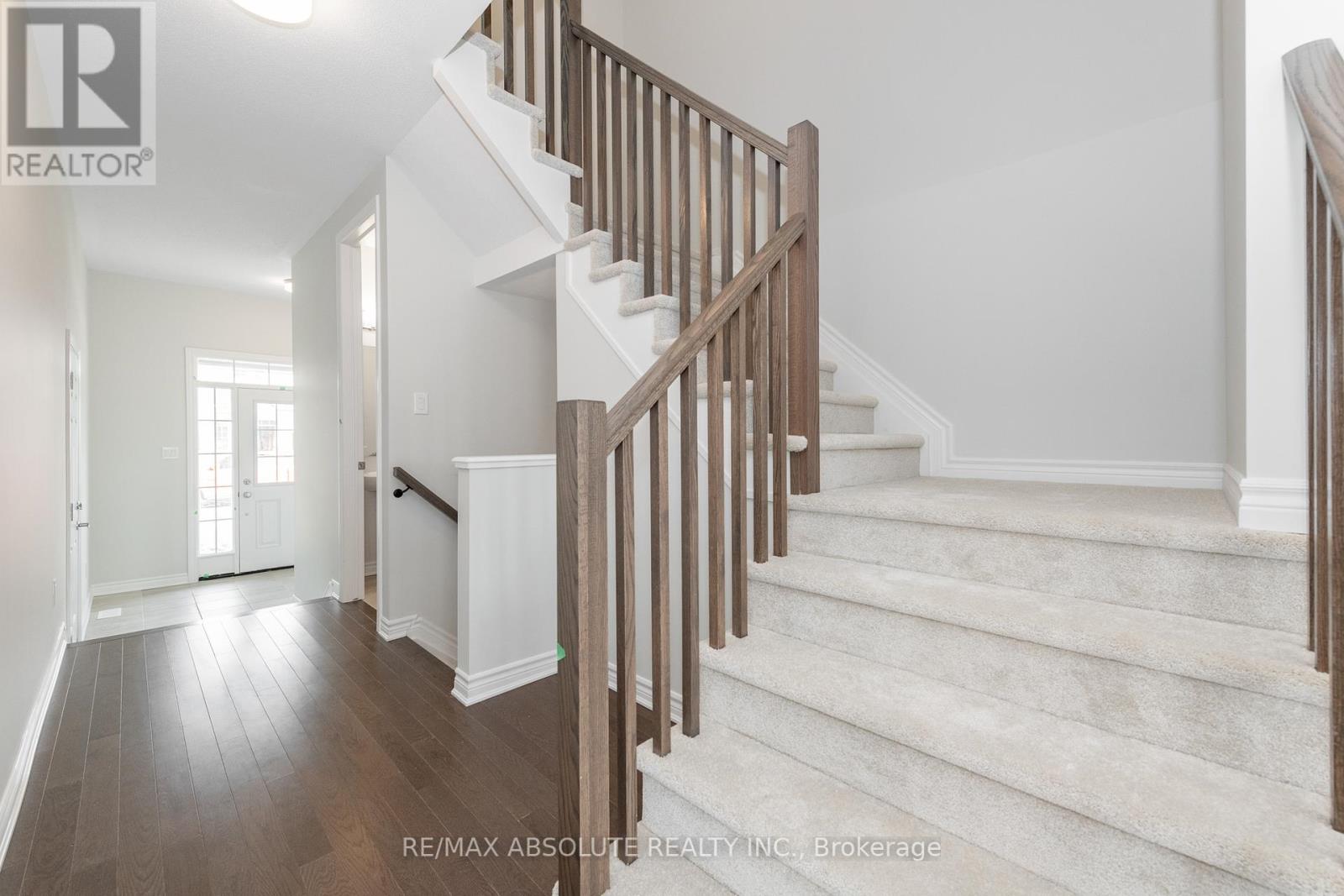 Photo 13 of 104 Mesa Drive, Ottawa ON