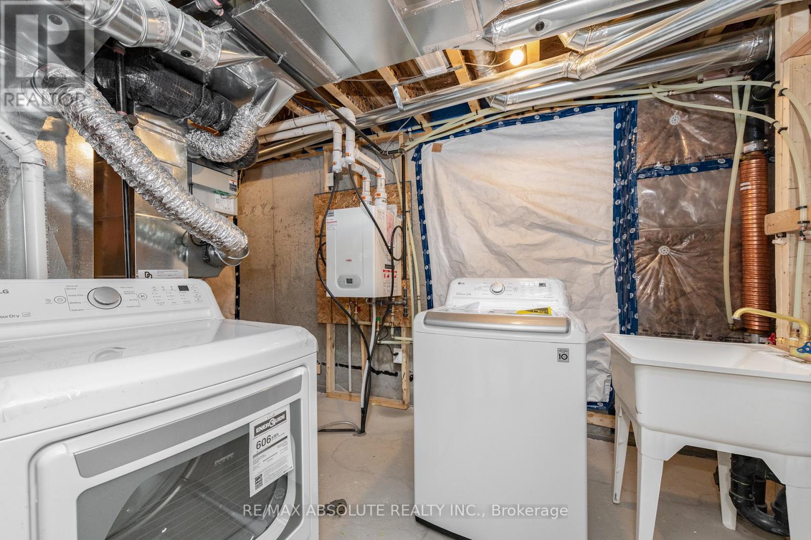 Photo 27 of 104 Mesa Drive, Ottawa ON