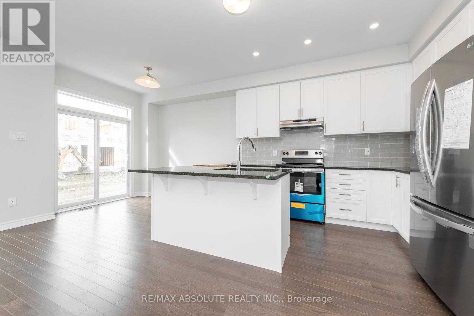 Photo 9 of 104 Mesa Drive, Ottawa ON