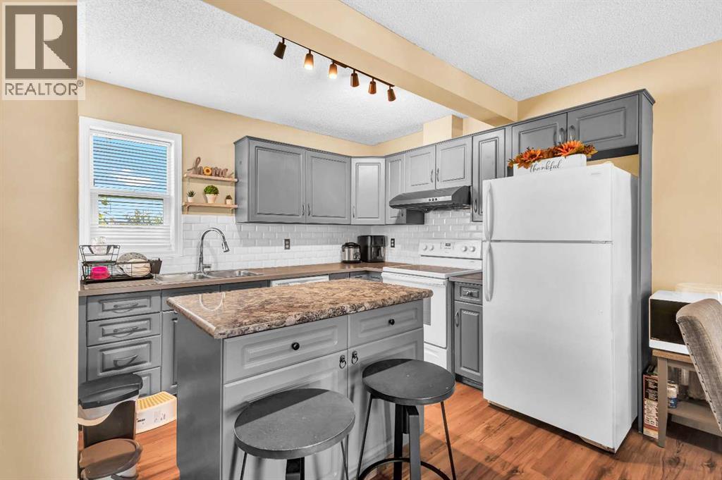 Single Family House for Sale in   Hidden Hills Terrace NW Hidden Valley Calgary 