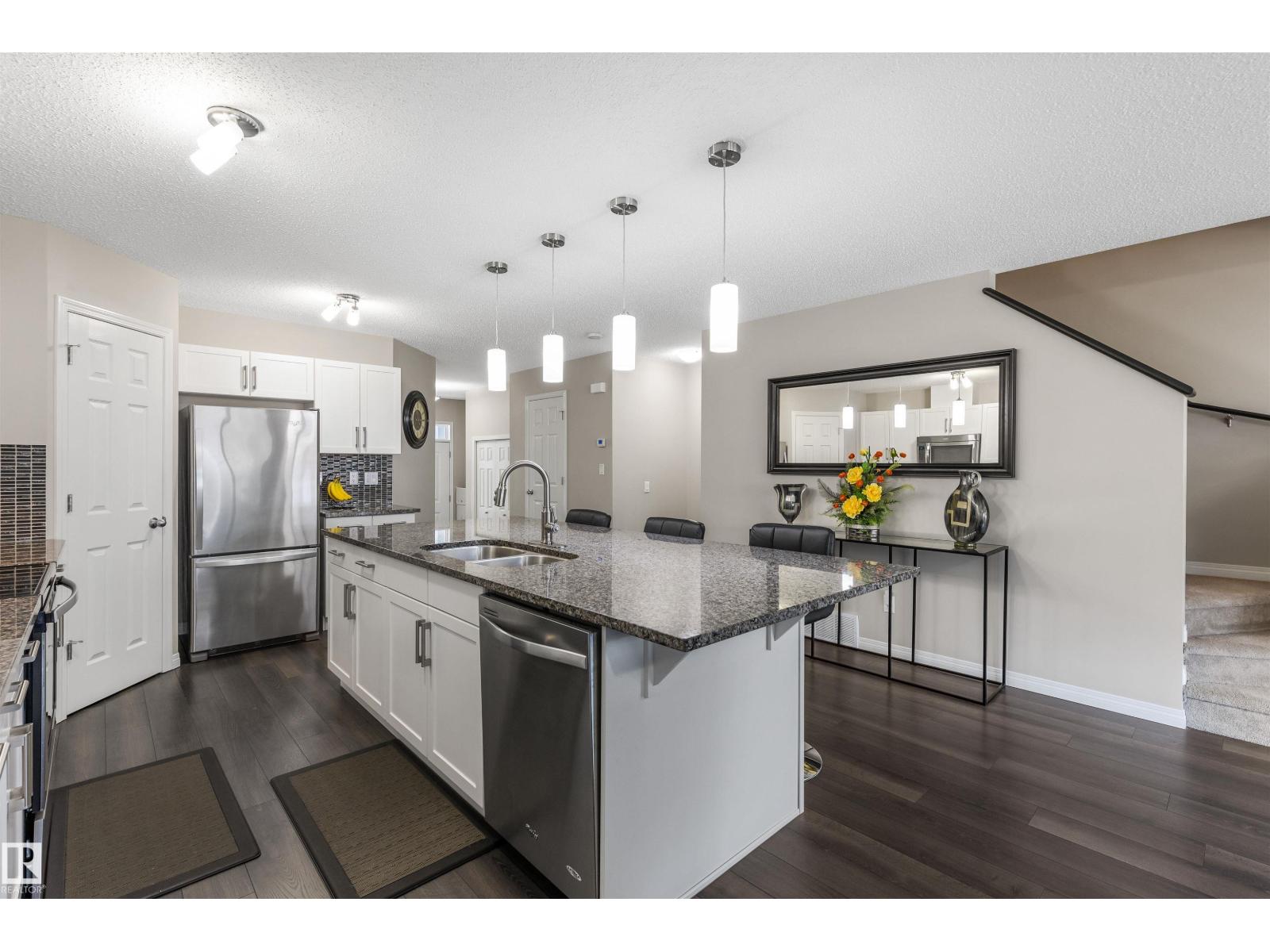 Photo 10 of 771 Eagleson Cr Nw, Edmonton AB