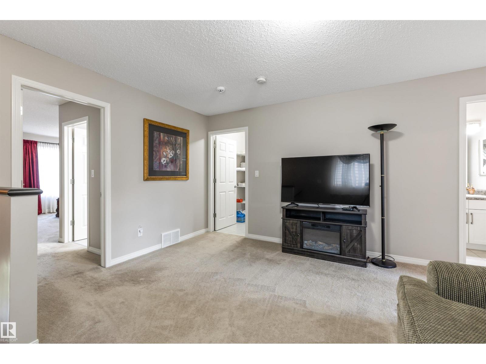 Photo 31 of 771 Eagleson Cr Nw, Edmonton AB