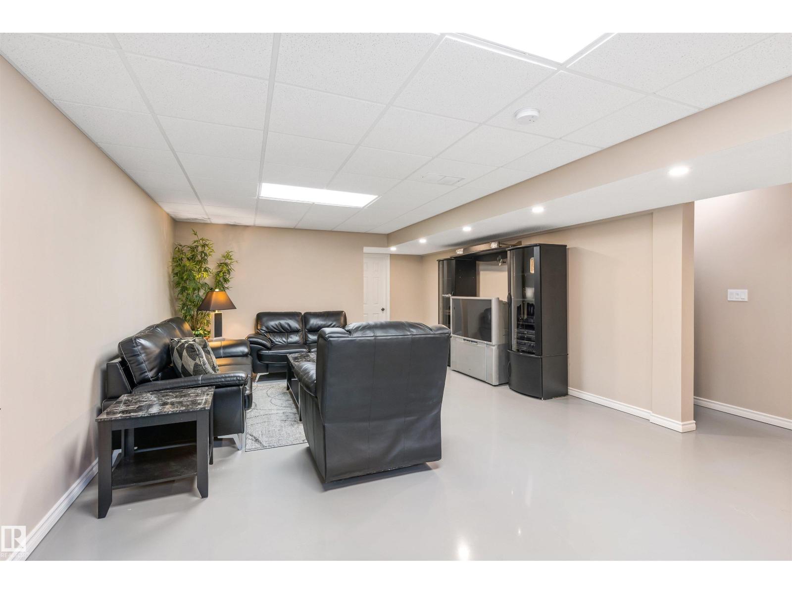 Photo 33 of 771 Eagleson Cr Nw, Edmonton AB