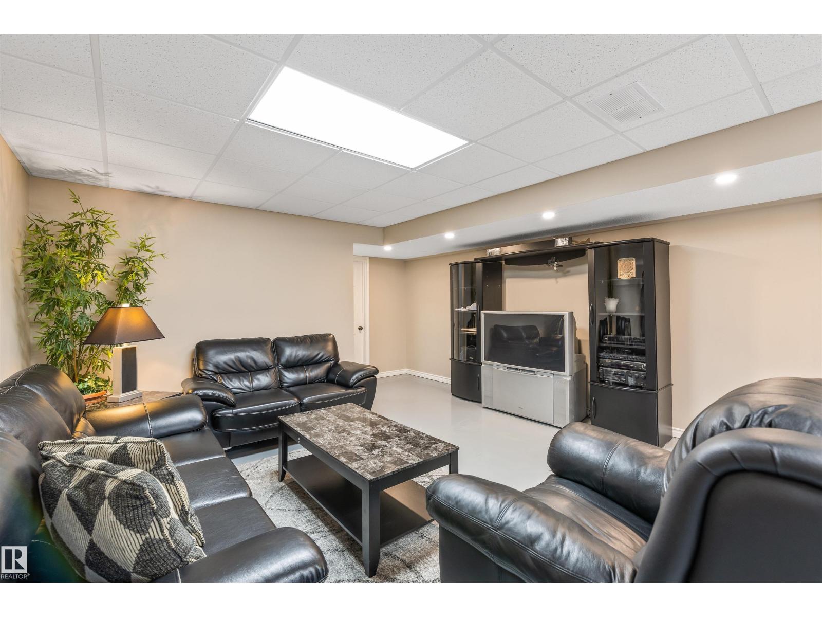 Photo 34 of 771 Eagleson Cr Nw, Edmonton AB