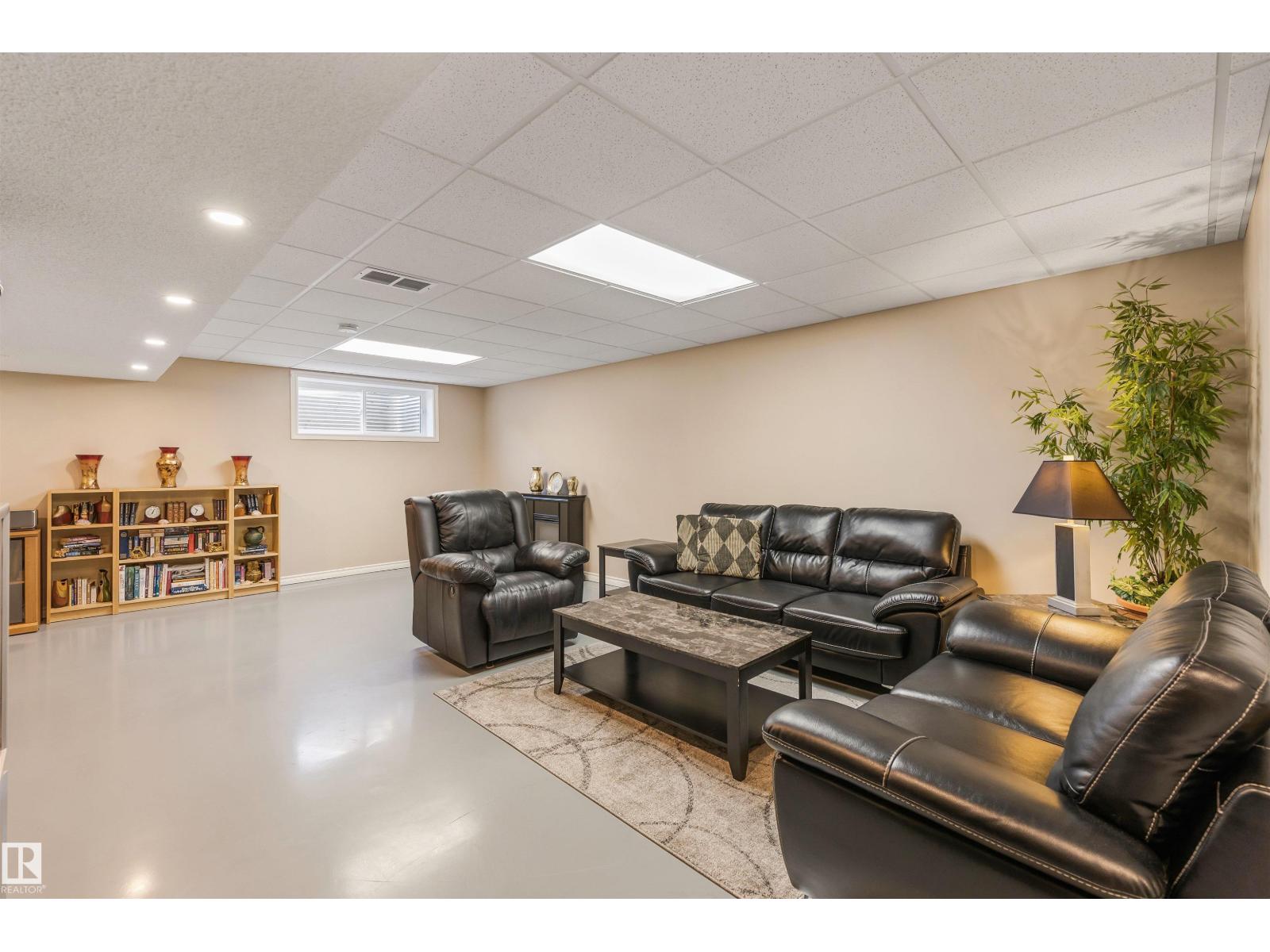 Photo 35 of 771 Eagleson Cr Nw, Edmonton AB