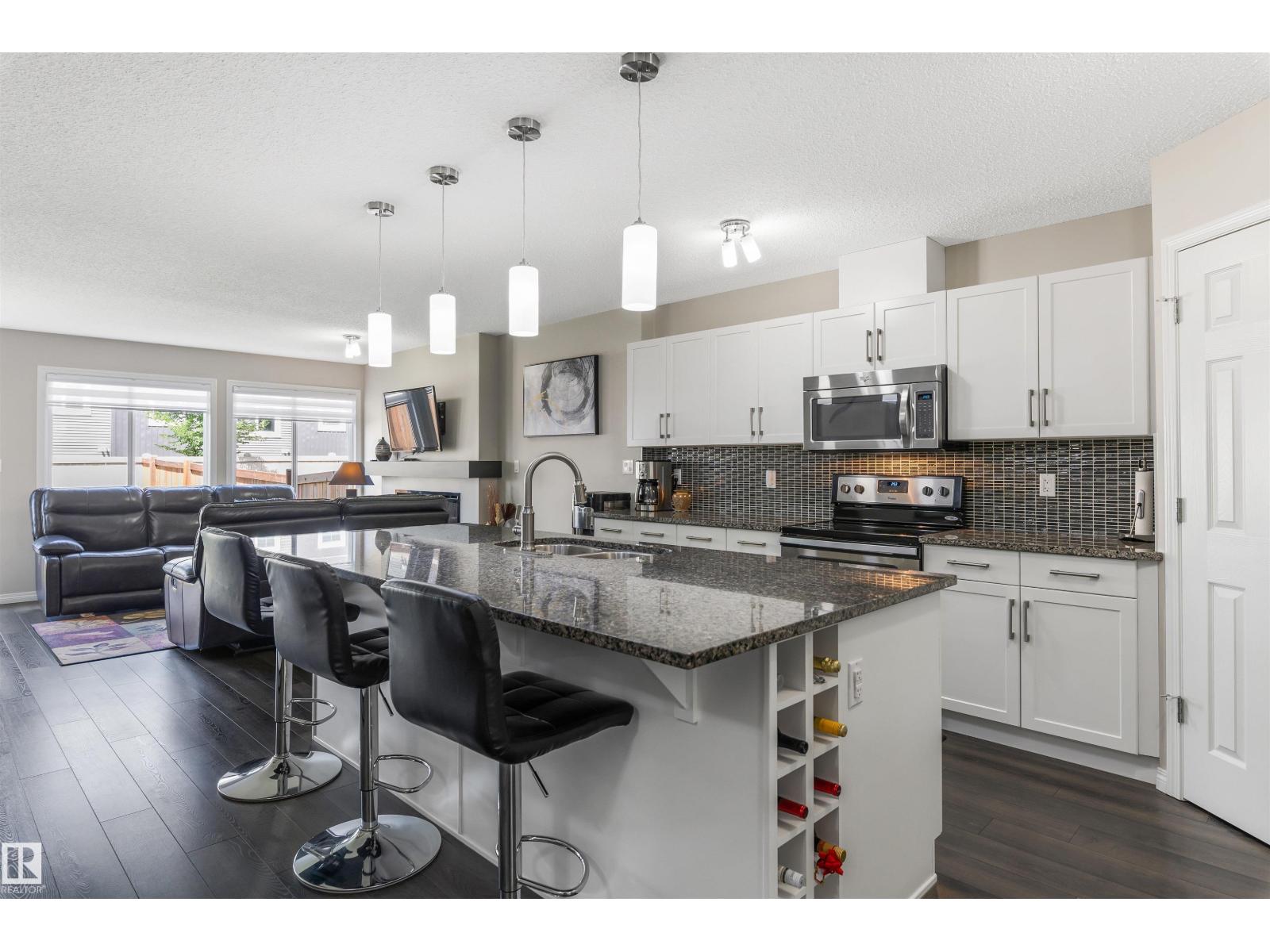 Photo 8 of 771 Eagleson Cr Nw, Edmonton AB