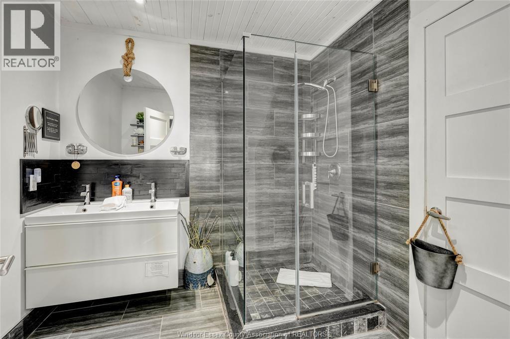 Photo 25 of 72 Pulley Road, Leamington ON
