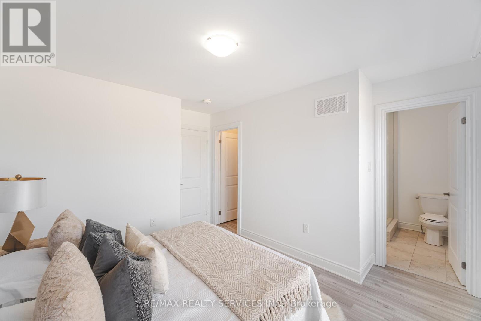 Photo 33 of 5184 Viola Desmond Drive, Mississauga ON