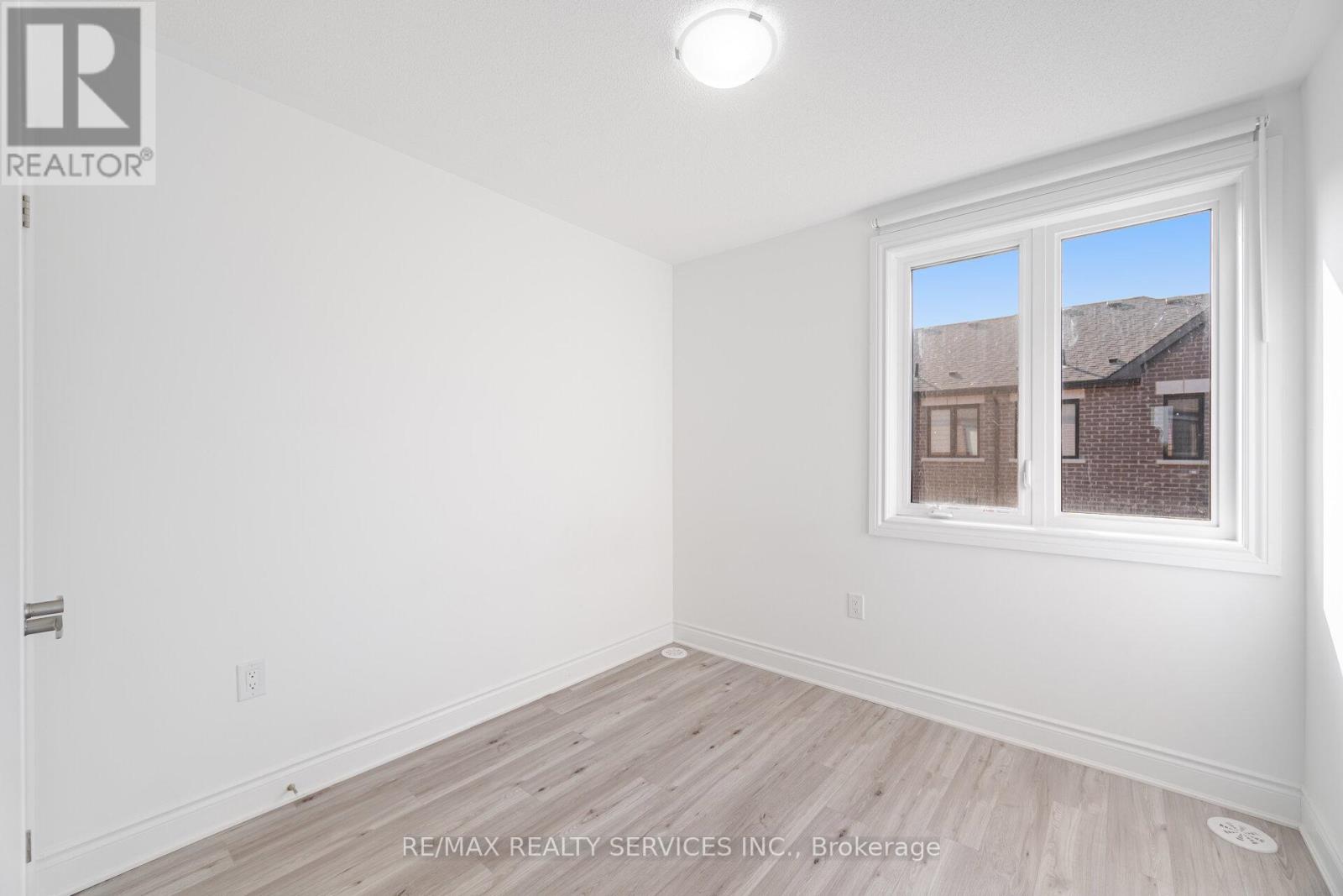 Photo 37 of 5184 Viola Desmond Drive, Mississauga ON