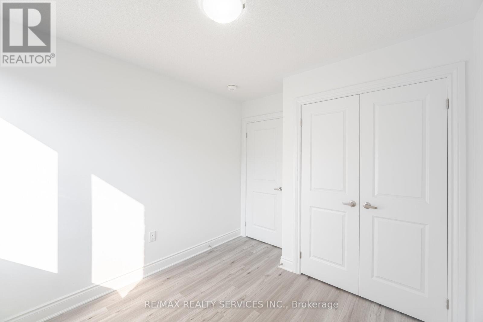 Photo 38 of 5184 Viola Desmond Drive, Mississauga ON