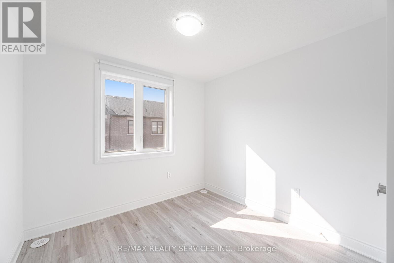 Photo 39 of 5184 Viola Desmond Drive, Mississauga ON