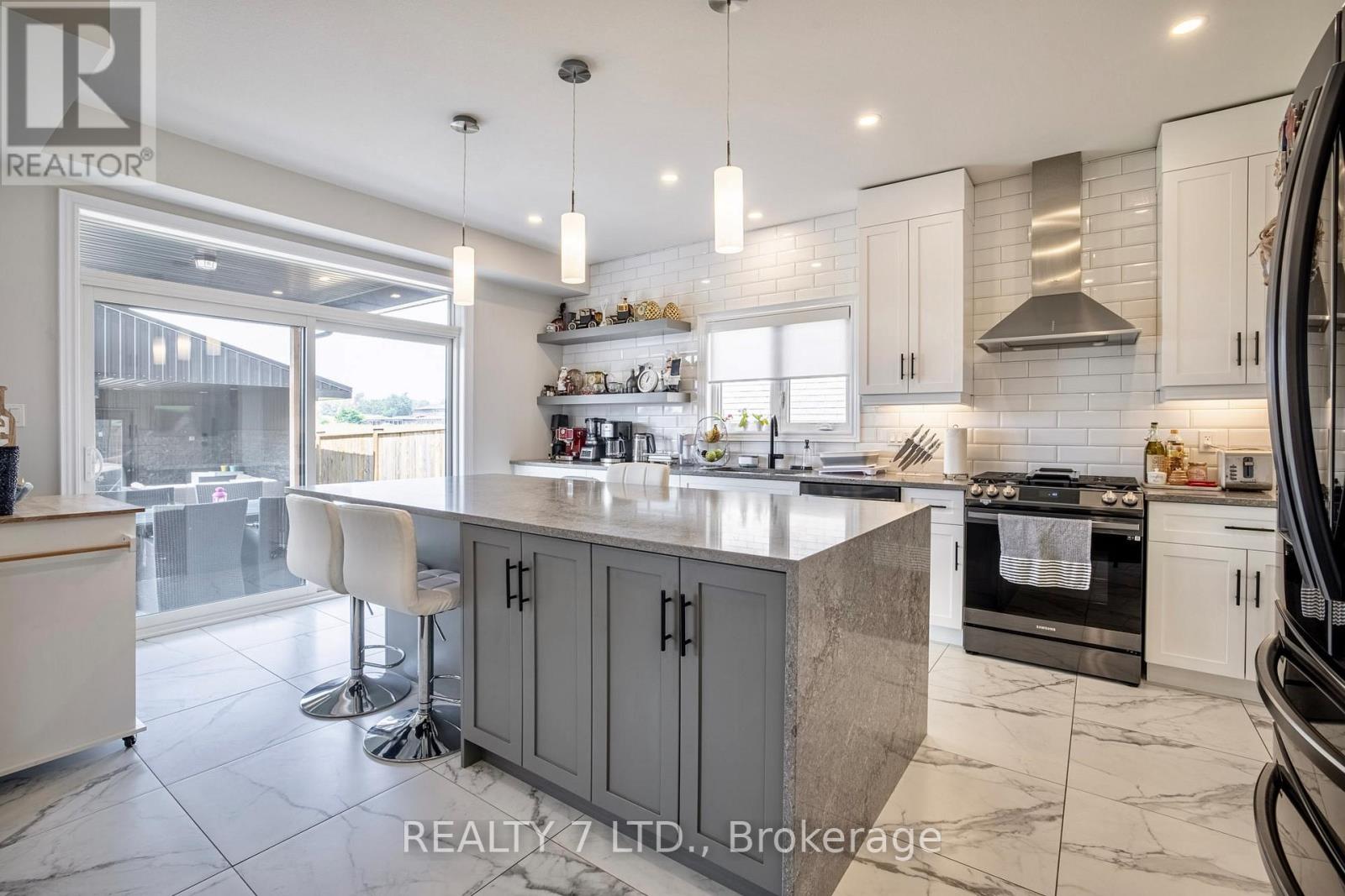Photo 11 of 128 Susan Drive, Pelham ON
