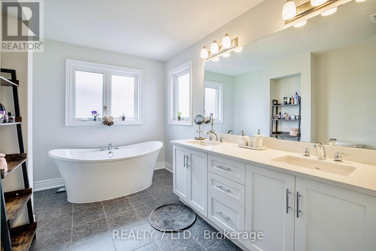 Photo 21 of 128 Susan Drive, Pelham ON