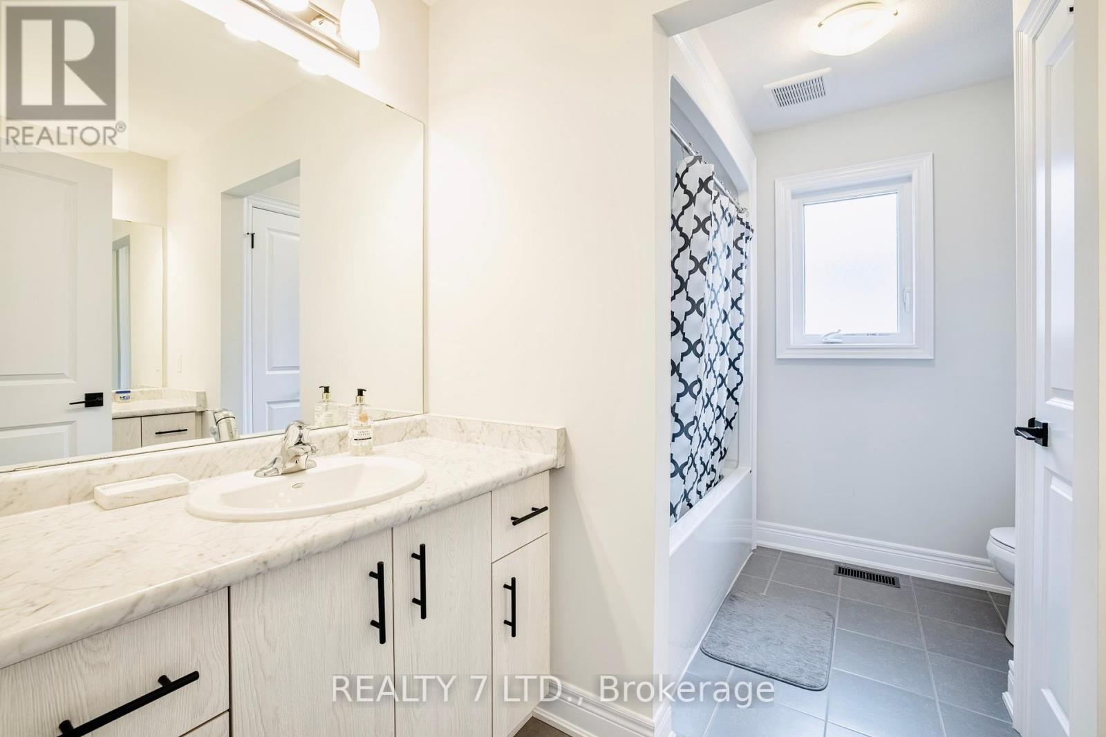 Photo 22 of 128 Susan Drive, Pelham ON