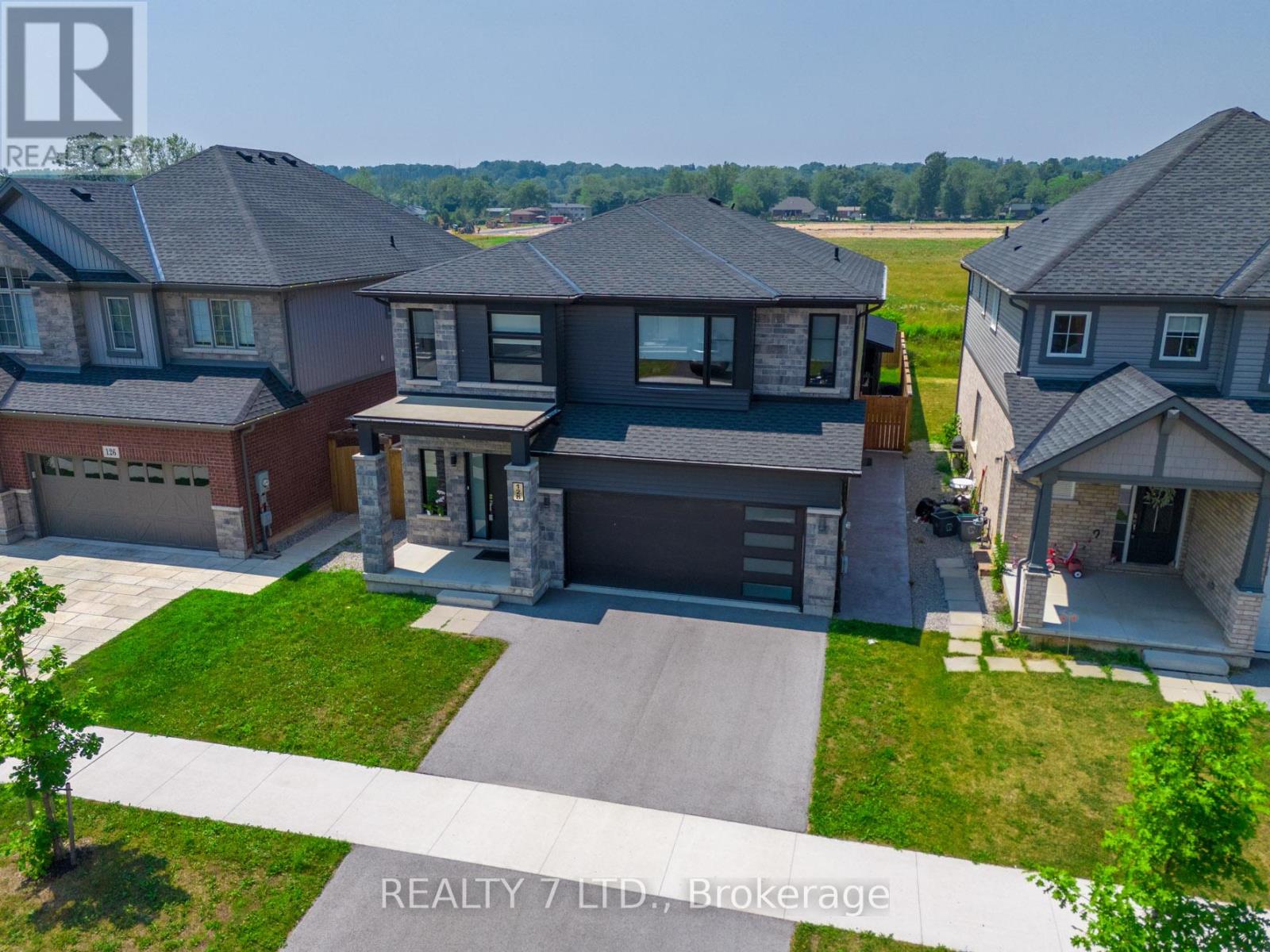Photo 32 of 128 Susan Drive, Pelham ON