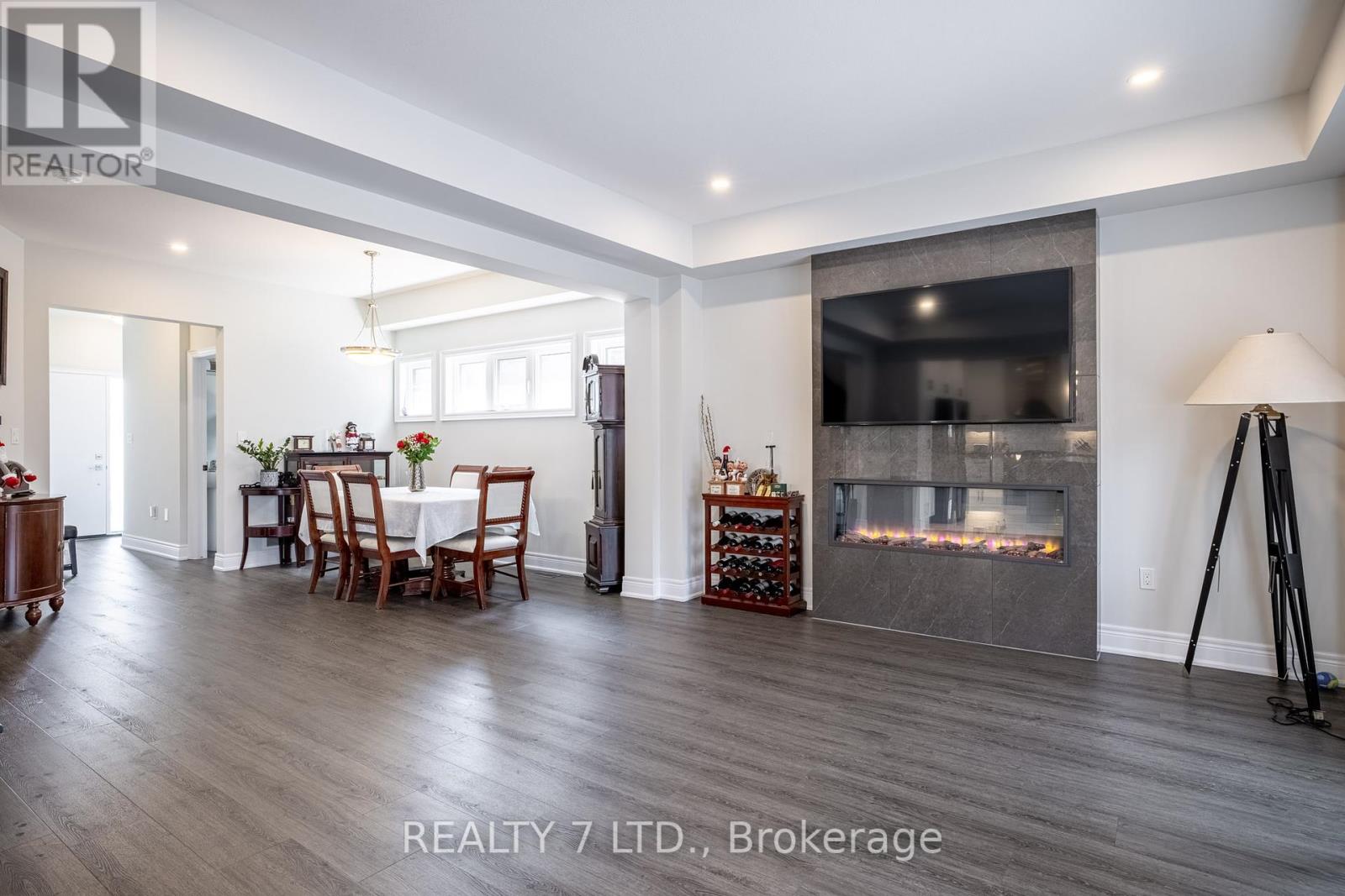 Photo 8 of 128 Susan Drive, Pelham ON