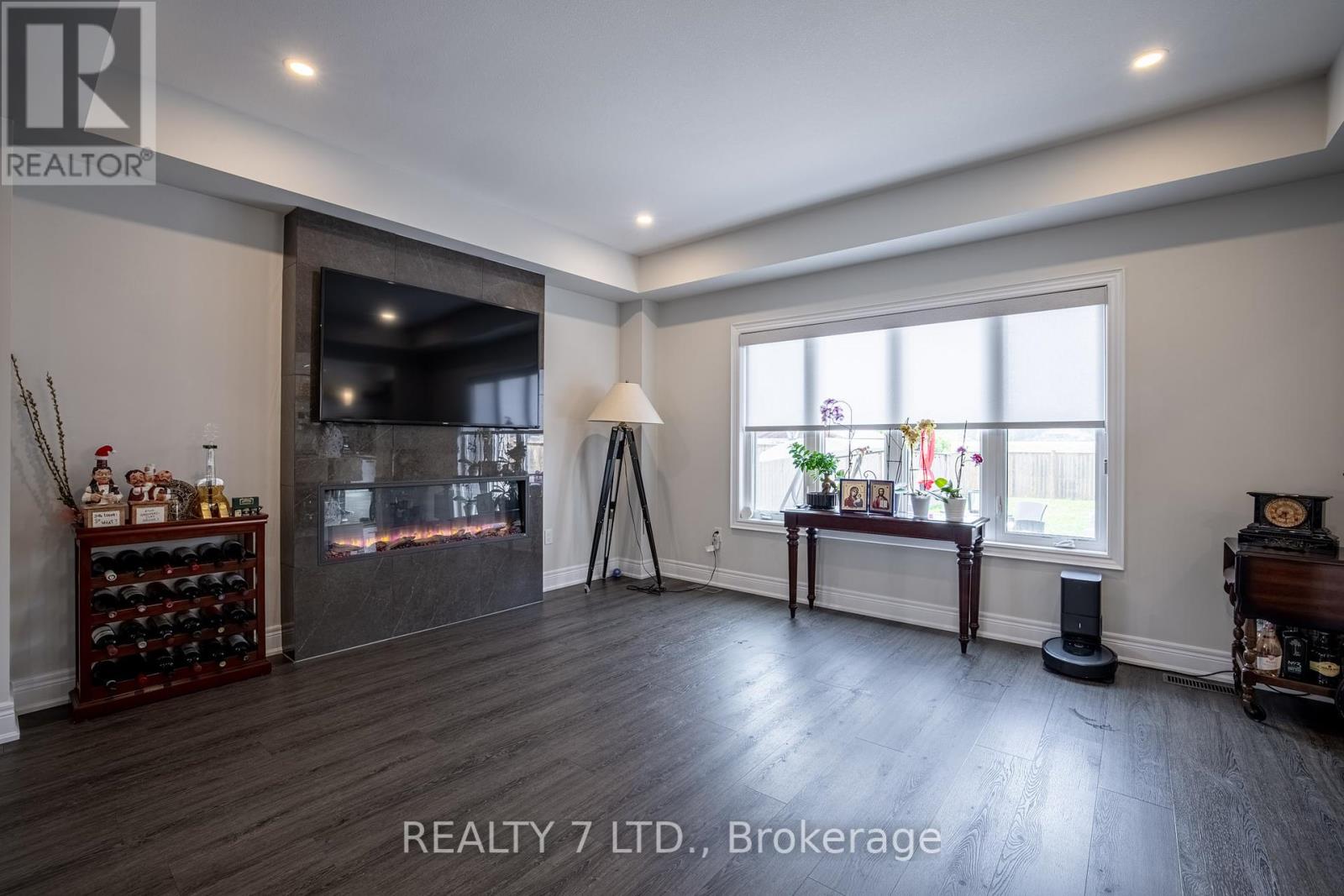 Photo 9 of 128 Susan Drive, Pelham ON
