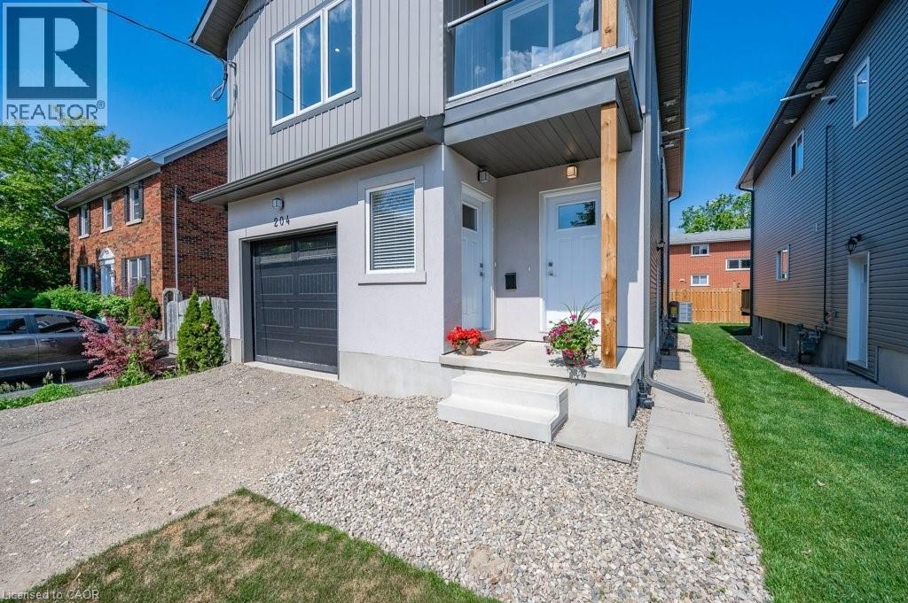 Photo 3 of 204 Fifth Avenue, Kitchener ON