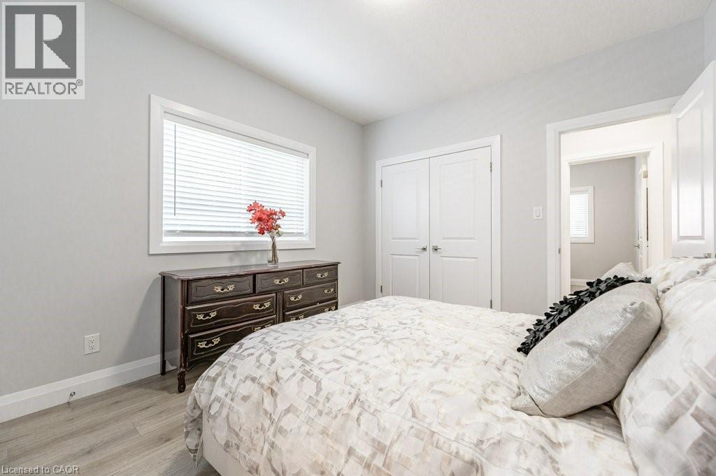 Photo 18 of 204 Fifth Avenue, Kitchener ON