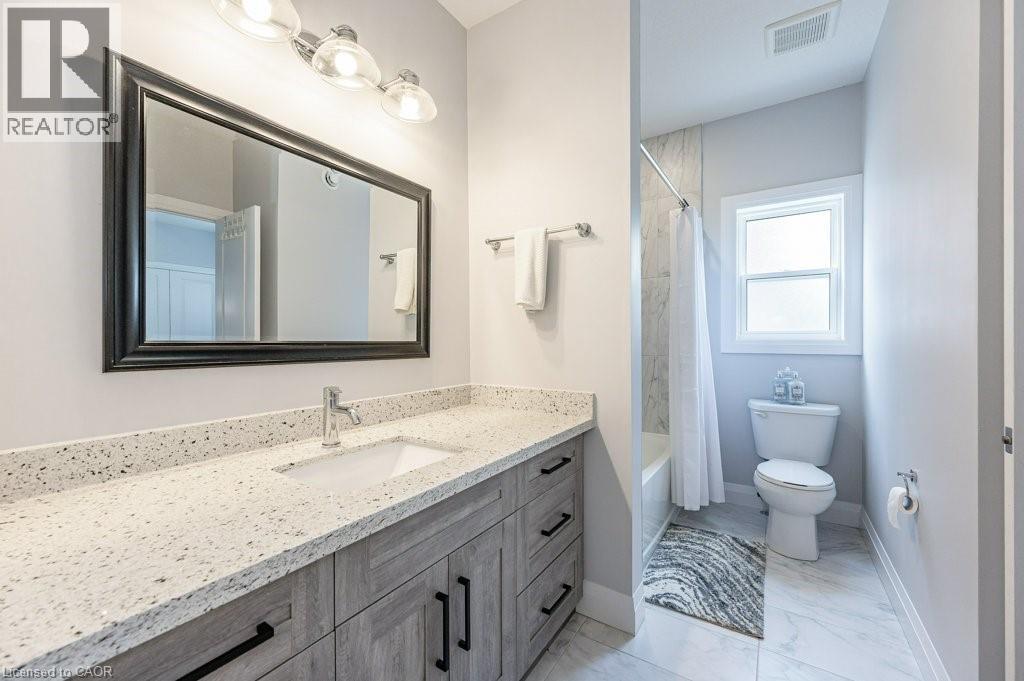 Photo 19 of 204 Fifth Avenue, Kitchener ON