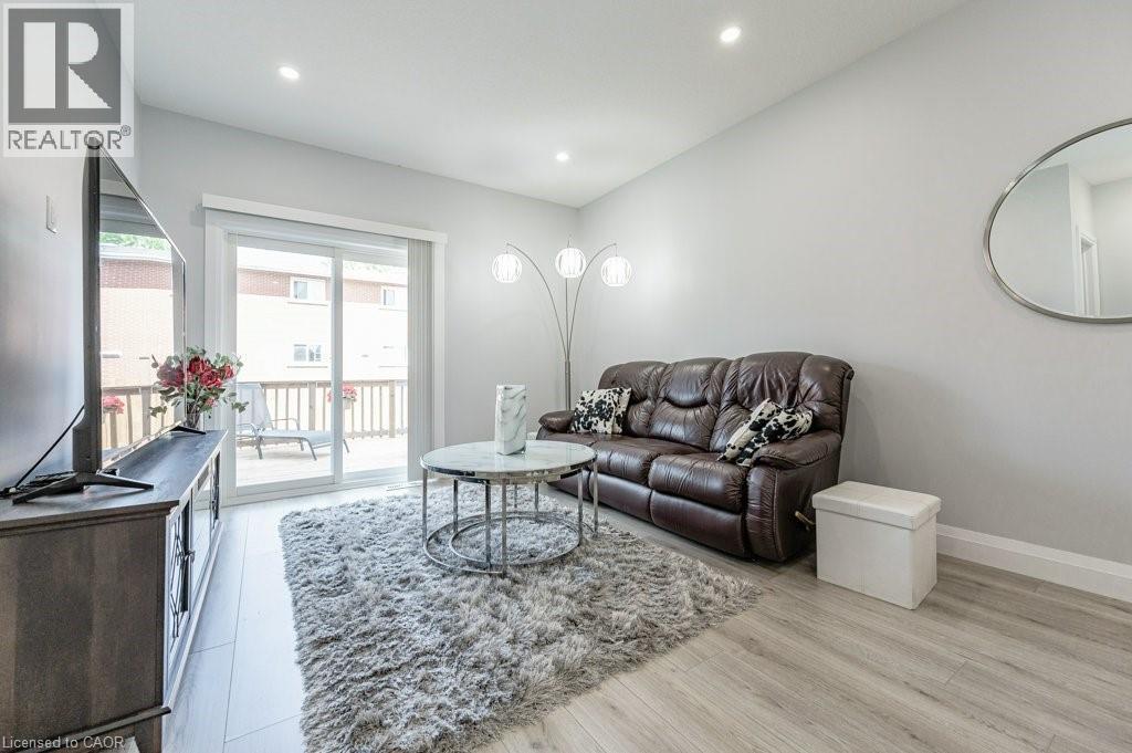 Photo 11 of 204 Fifth Avenue, Kitchener ON