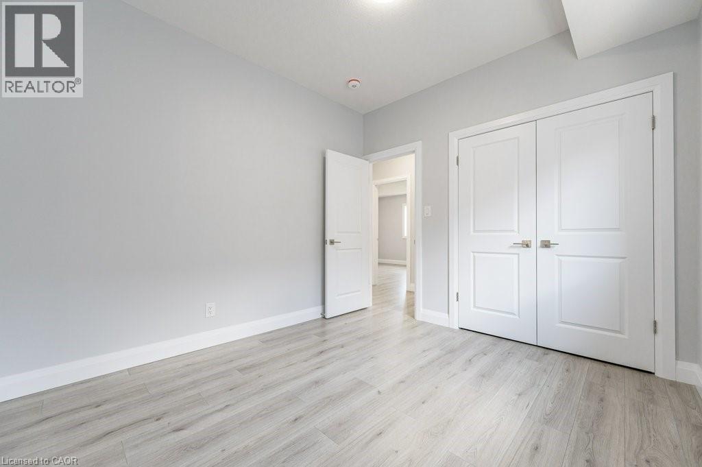 Photo 33 of 204 Fifth Avenue, Kitchener ON