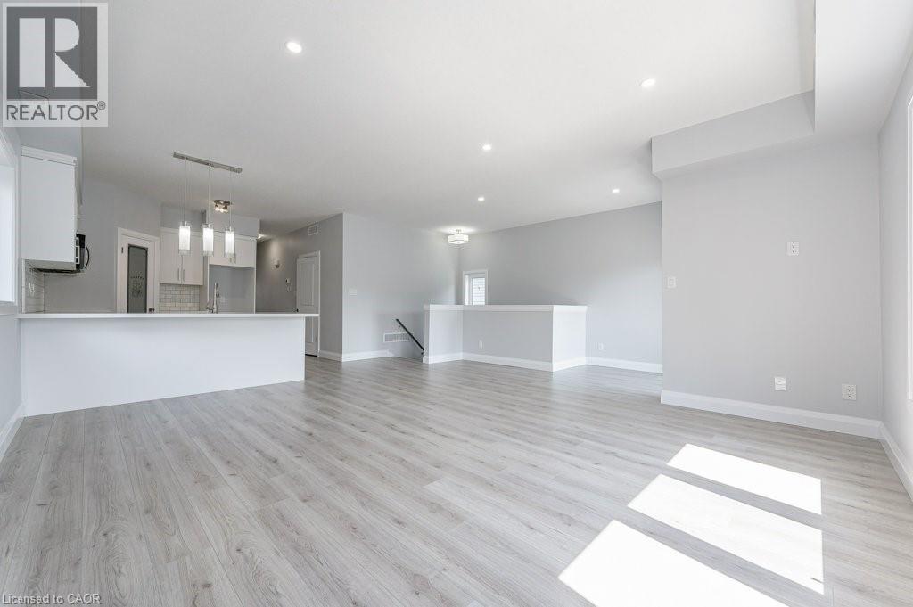 Photo 27 of 204 Fifth Avenue, Kitchener ON