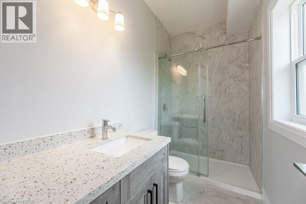 Photo 38 of 204 Fifth Avenue, Kitchener ON