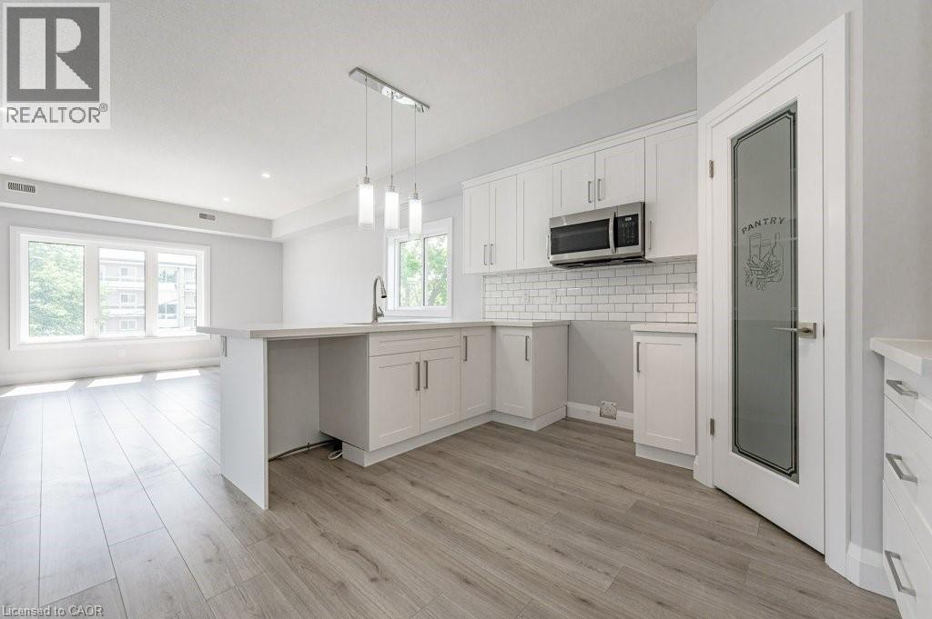 Photo 29 of 204 Fifth Avenue, Kitchener ON